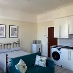 Cosy Studio With Full Facilities.